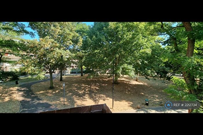 3 Bedroom Semi-Detached House To Rent In Girdlestone Walk, London, N19