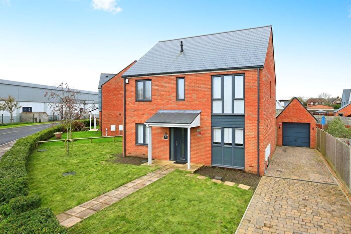 5 Bedroom Detached House For Sale In Twin Oaks Drive, Polegate, BN26