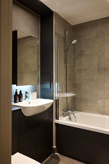 Apartment To Rent In Candleriggs, Trongate, Glasgow, G1