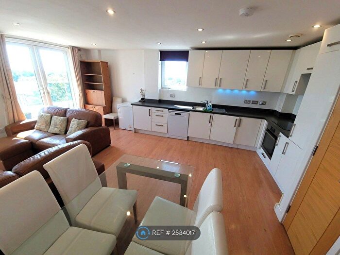 2 Bedroom Flat To Rent In Duke Court, Hounslow, TW3