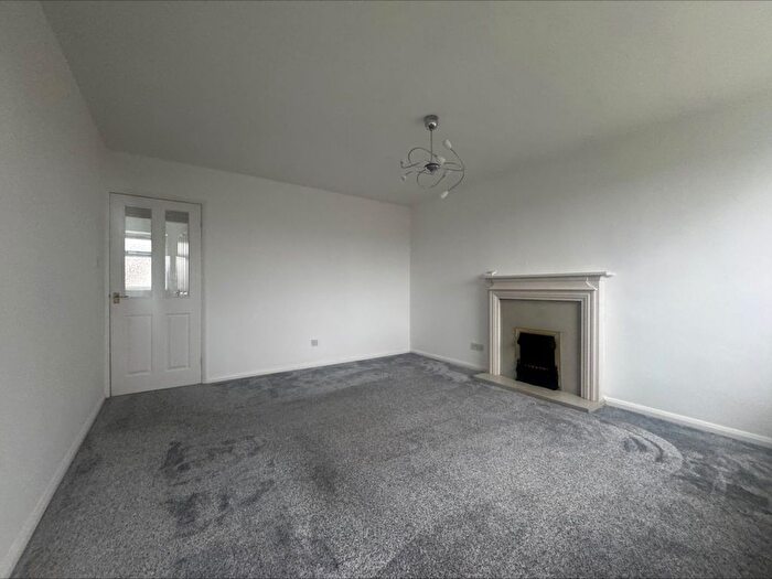 2 Bedroom Flat To Rent In Denby Dale Road East, Durkar, Wakefield, WF4