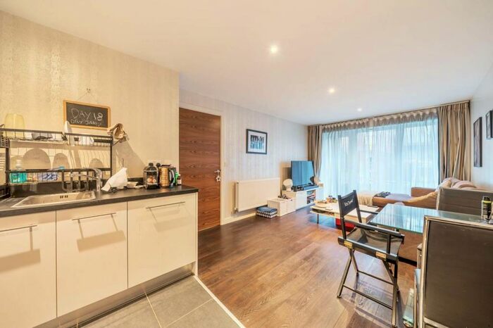 1 Bedroom Flat To Rent In Victoria Court, Stanmore, HA7