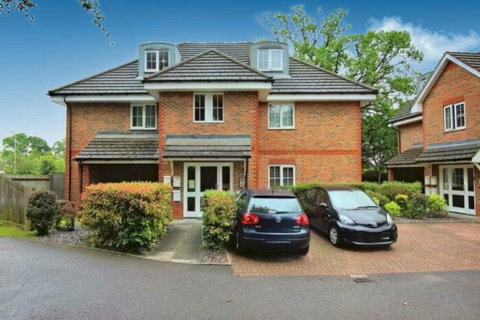 1 Bedroom Flat To Rent In Hazelwood Court, The Covert, Farnborough, Hants, GU14