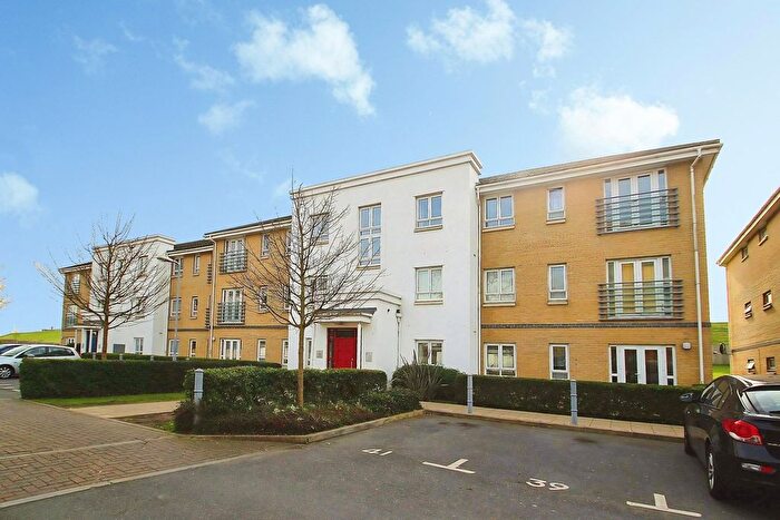 2 Bedroom Flat To Rent In Sovereign Heights, Langley, SL3