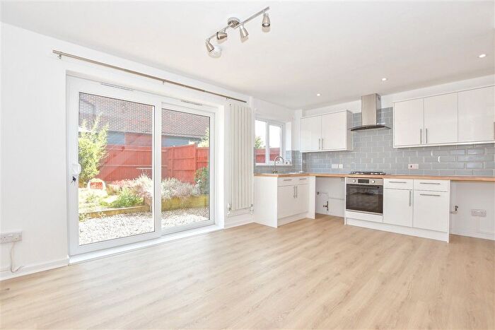 1 Bedroom Semi-Detached House For Sale In Gassons Road, Snodland, Kent, ME6