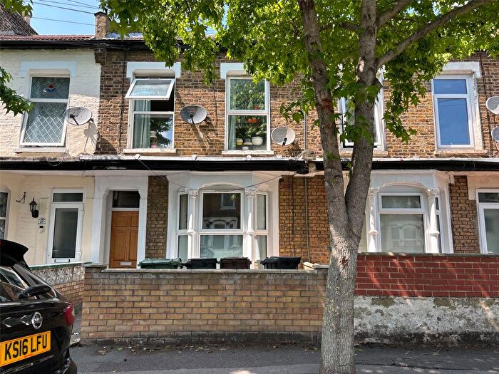 2 Bedroom Flat To Rent In Westdown Road, Stratford, E15