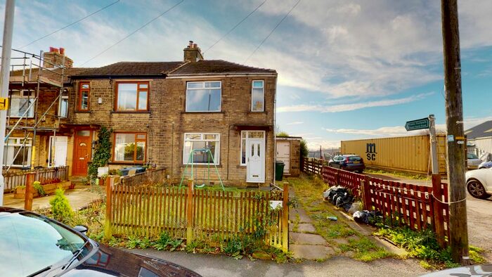 3 Bedroom End Of Terrace House To Rent In Deanstones Lane, Queensbury, BD13