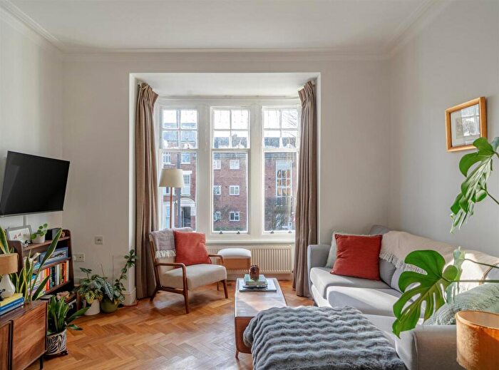 2 Bedroom Flat For Sale In Harvist Road, London, NW6