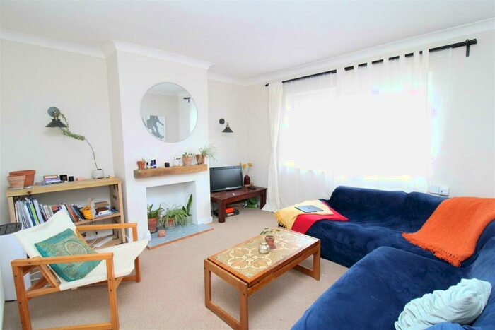 2 Bedroom House To Rent In Norwich Drive, Brighton, BN2
