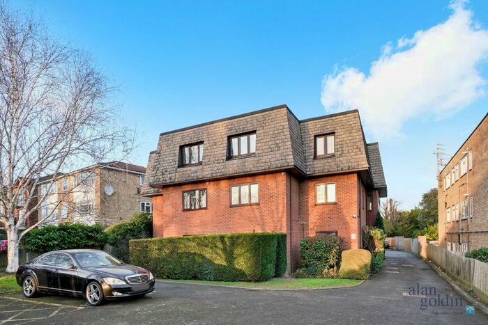 2 Bedroom Flat To Rent In High Road, London, N20
