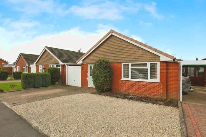 2 Bedroom Bungalow For Sale In Pine Close, Fernhill Heath, Worcester, WR3