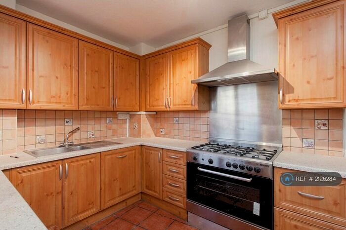 3 Bedroom Flat To Rent In Brandon Street, London, SE17