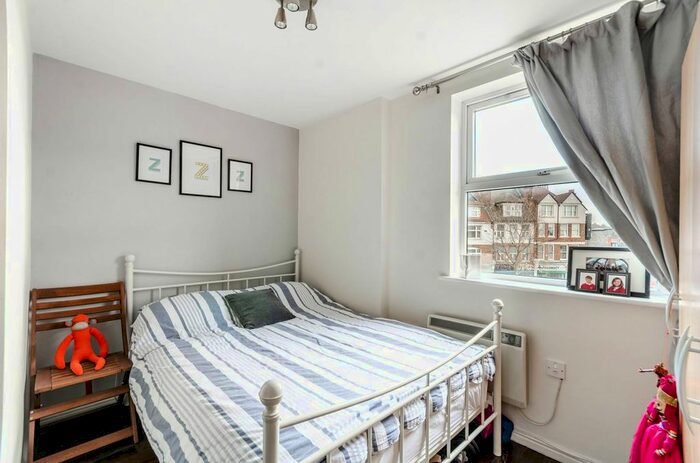 2 Bedroom Flat To Rent In Streatham High Road, Streatham, London, SW16