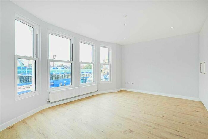 3 Bedroom Flat To Rent In Upper Tooting Road, London, SW17