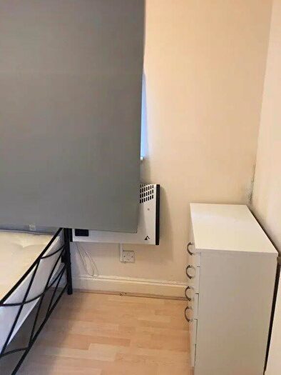 1 Bedroom Flat To Rent In Walm Lane, Willesden Green, NW2