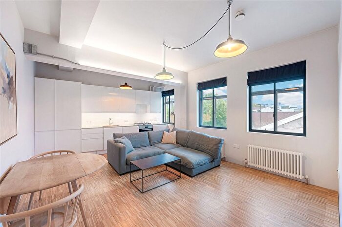 1 Bedroom Flat For Sale In Garratt Lane, Southfields, London, SW18