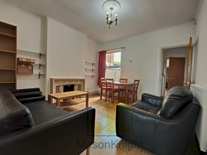 4 Bedroom Terraced House To Rent In Flexible Start Date Selly Oak, Birmingham, B29