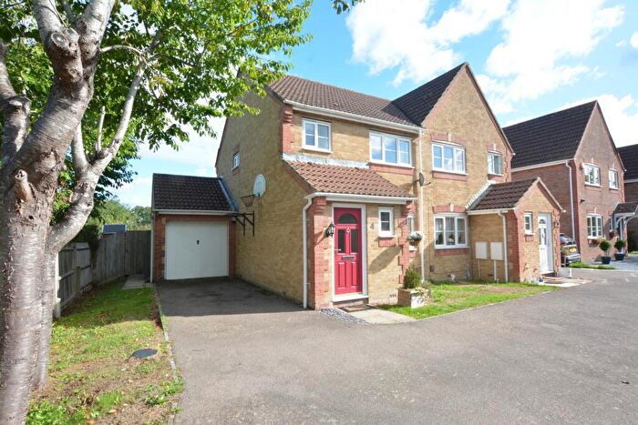 3 Bedroom House For Sale In Southwater Close, Ifield, RH11