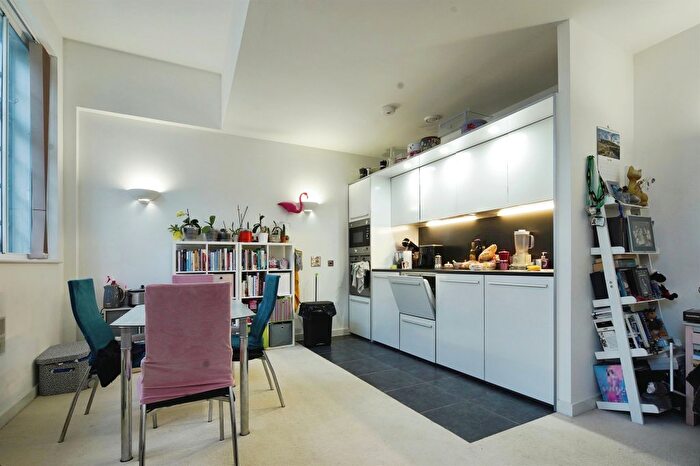 1 Bedroom Flat To Rent In Longridge Avenue, Saltdean, Brighton, BN2