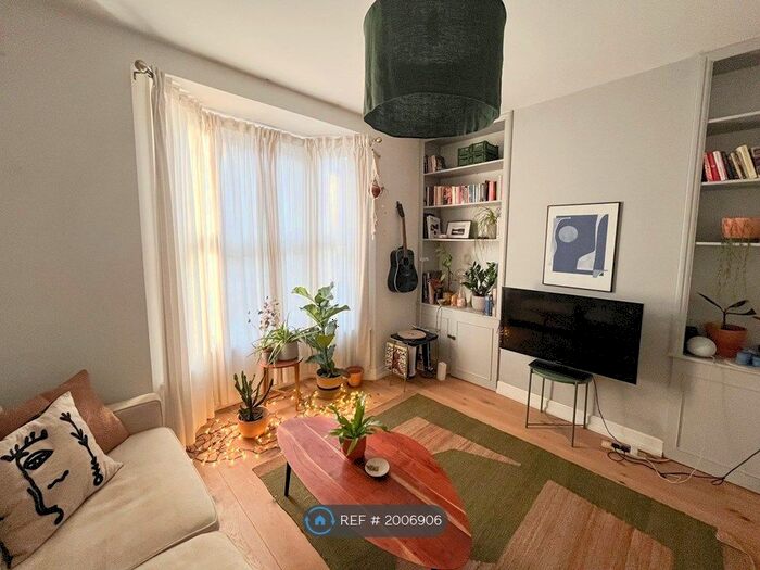 1 Bedroom Flat To Rent In Brierley House, London, E11