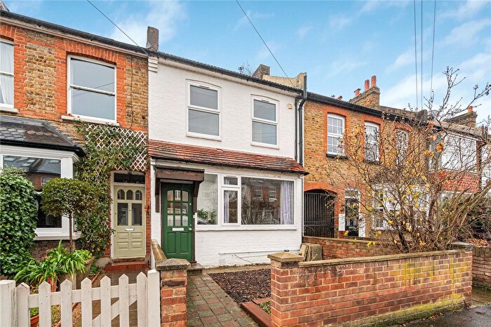 3 Bedroom Terraced House For Sale In Dean Road, Hounslow, TW3