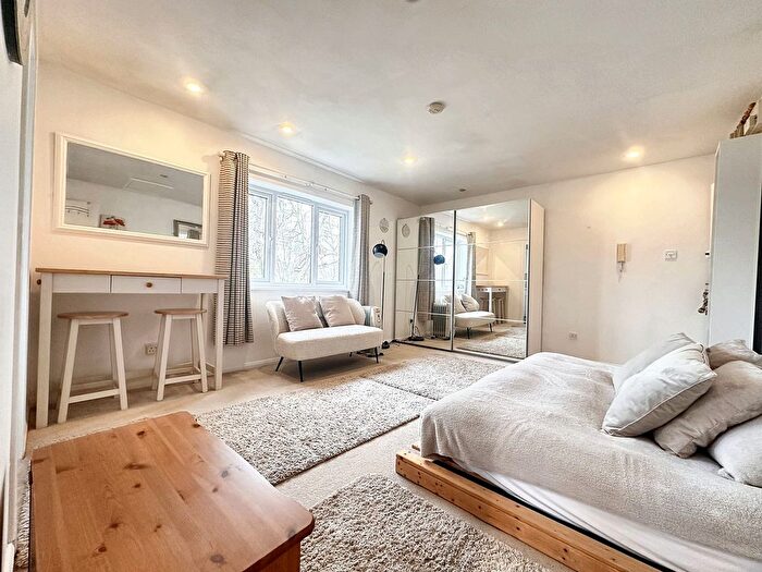 1 Bedroom Flat To Rent In Caroline Close, West Drayton, UB7