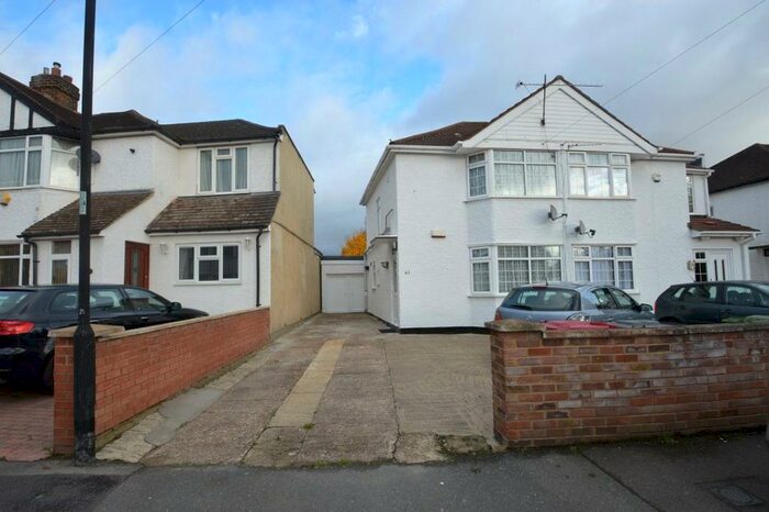3 Bedroom House To Rent In Salt Hill Way, Slough, Berkshire, SL1