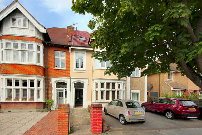2 Bedroom Flat To Rent In Courtfield Gardens, W13