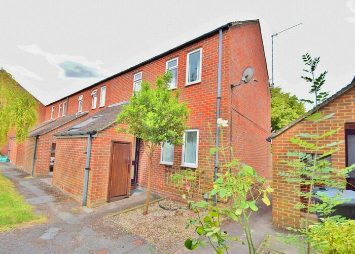 3 Bedroom End Of Terrace House To Rent In Stanmore, SO22