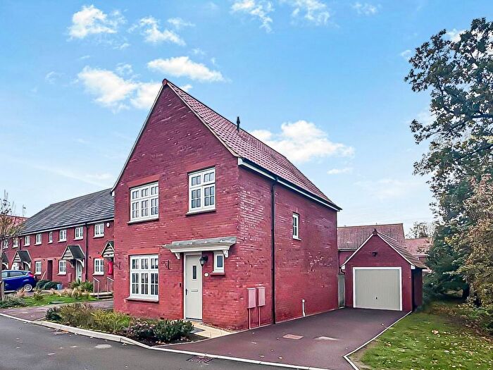 3 Bedroom Detached House For Sale In Duxbury Close, Great Oldbury, Stonehouse, GL10