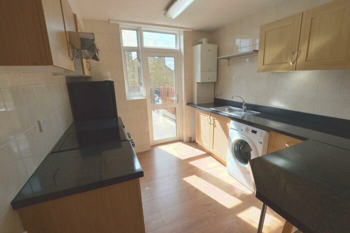 2 Bedroom Flat To Rent In Higham Hill Road, Walthamstow, E17