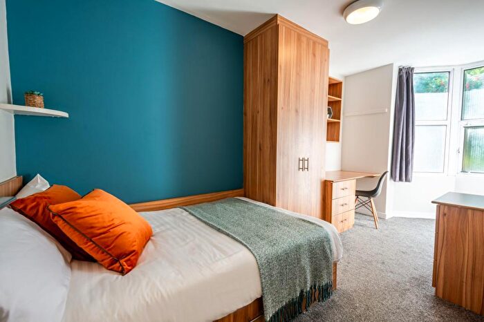 5 Bedroom Apartment To Rent In Camden Road, London, N7