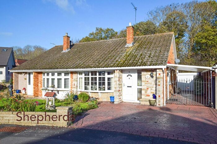 2 Bedroom Semi-detached Bungalow For Sale In Windsor Close, Cheshunt, EN7