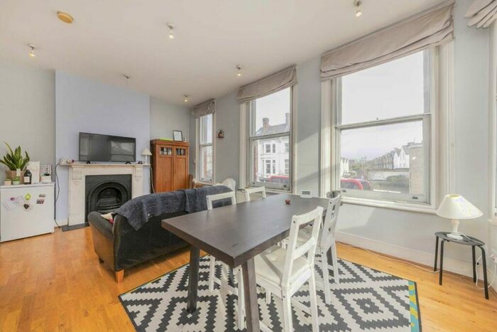 2 Bedroom Flat To Rent In Battersea Rise, Clapham, SW11