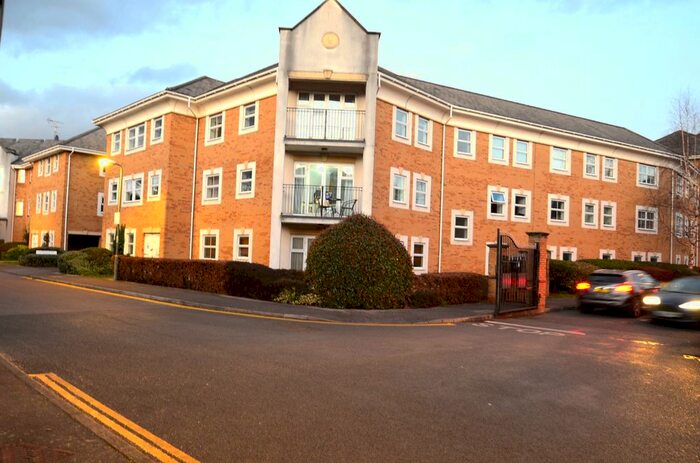 2 Bedroom Flat To Rent In International Way, Sunbury-On-Thames TW16