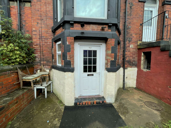 2 Bedroom Apartment To Rent In Regent Park Terrace, Leeds, West Yorkshire, LS6