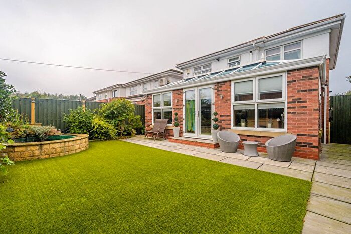 5 Bedroom Detached House For Sale In Adwalton Green, Drighlington, BD11