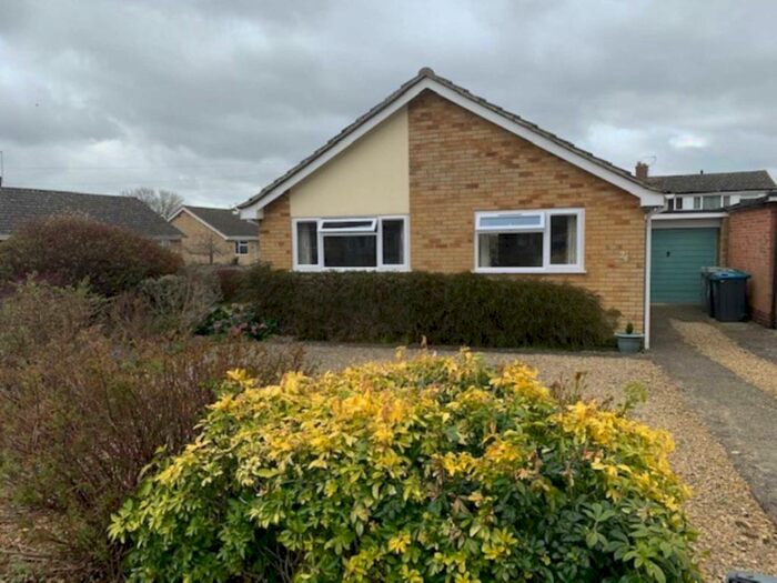 3 Bedroom Bungalow To Rent In Blenheim Drive, Witney, OX28