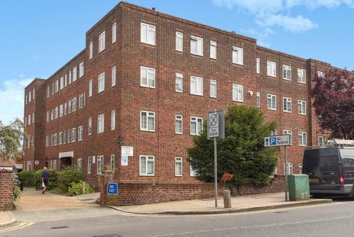 2 Bedroom Flat To Rent In Brent Street, London, NW4