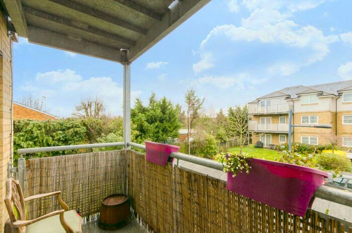 2 Bedroom Flat To Rent In Lockwood Place, Chingford, London, E4