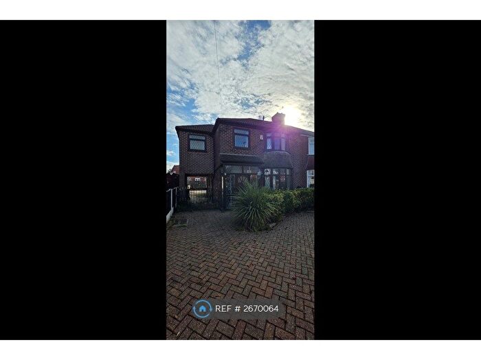 4 Bedroom Semi-Detached House To Rent In Newearth Road, Worsley, Manchester, M28