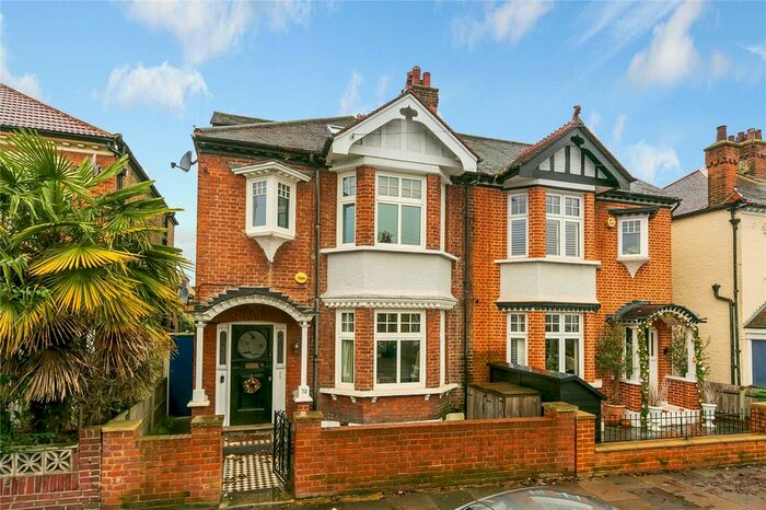 2 Bedroom Flat To Rent In Manor Road, Richmond, Surrey, Uk, TW9
