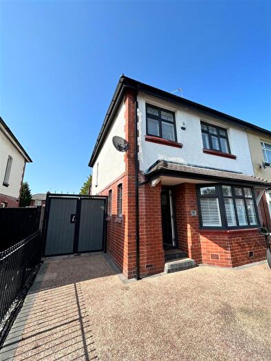 3 Bedroom Semi Detached House To Rent In Dewsnap Lane, Dukinfield, SK16