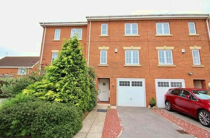 4 Bedroom Town House To Rent In Abbots Court, Selby, YO8