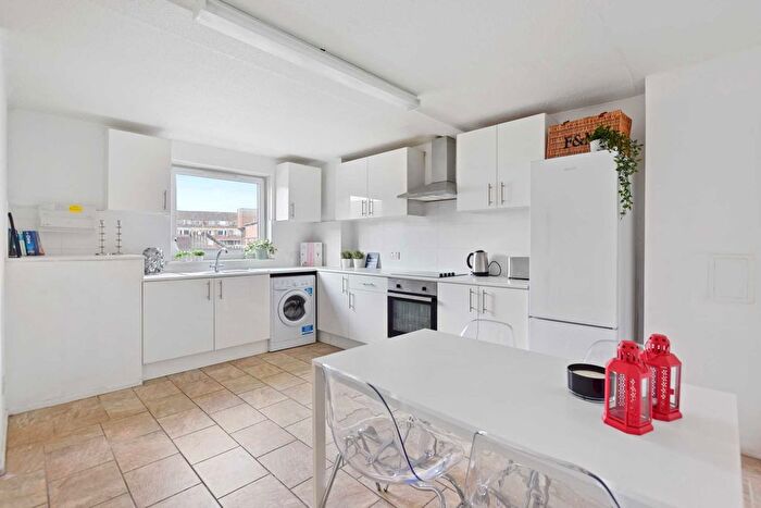 5 Bedroom Flat To Rent In Millender Walk, Surrey Quay, SE16