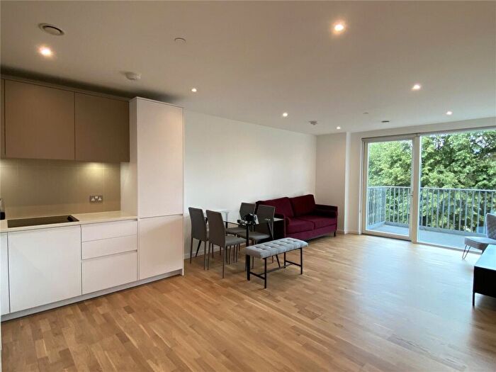 2 Bedroom Apartment To Rent In Grove Street, London, SE8