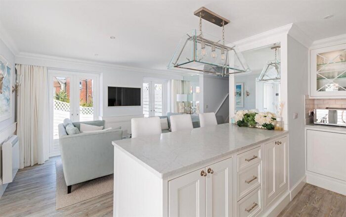 3 Bedroom Semi-Detached House For Sale In Cowes, Isle Of Wight, PO31