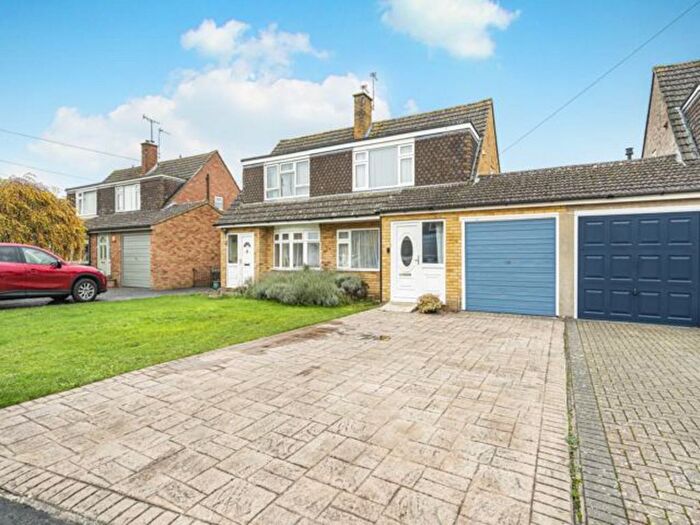 3 Bedroom Semi-Detached House For Sale In Evans Road, Eynsham, OX29