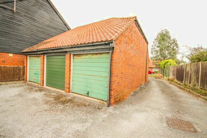 Garage / Parking To Rent In Fruiterers Close, Rodmersham, ME9