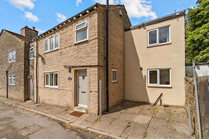 2 Bedroom Cottage For Sale In Lane Ends Cottage, Norwood Green, HX3